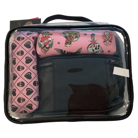 Ed Hardy 4 Piece Cosmetic Set New - Picture 3 of 4